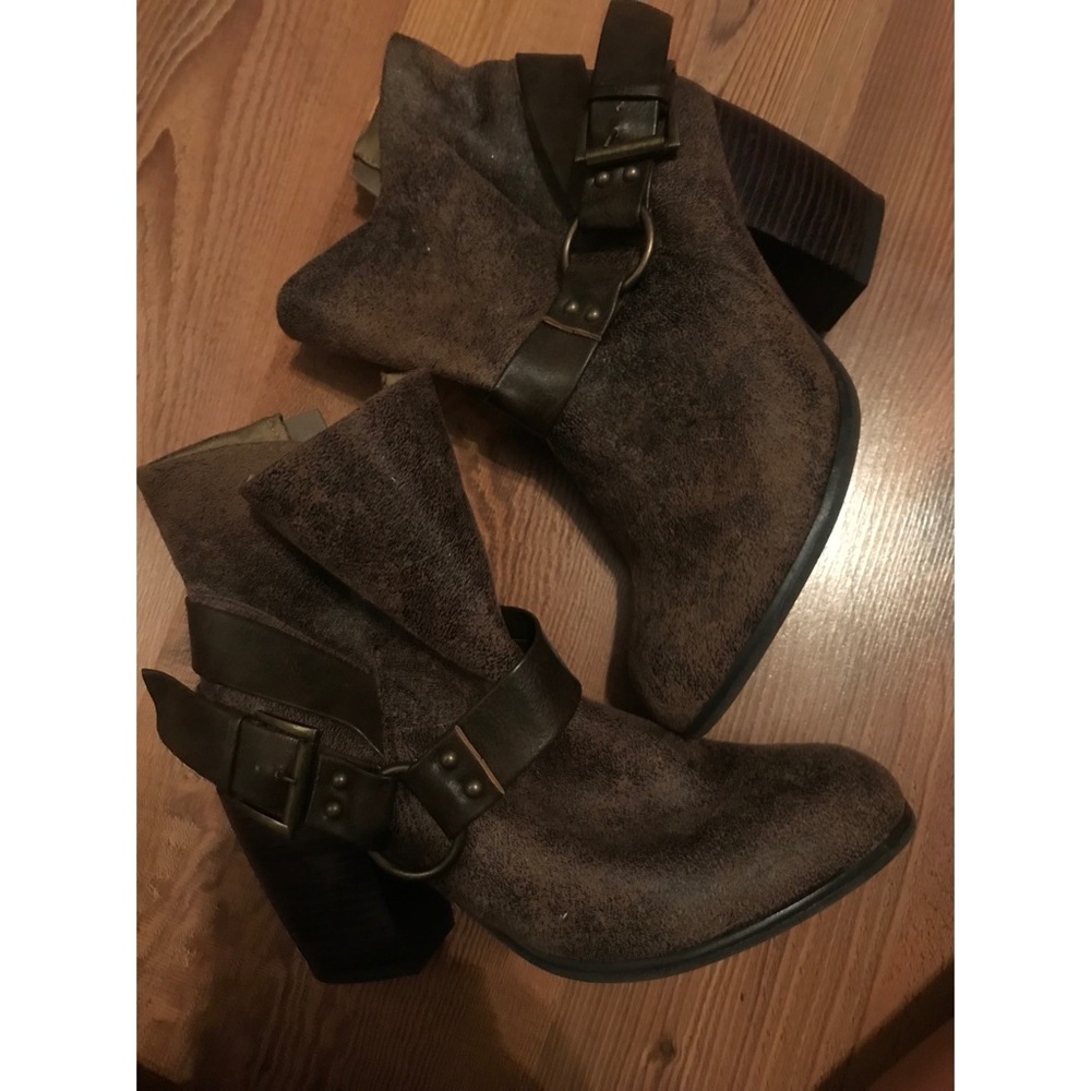 BROWN COWGIRL BOOTS WITH HEEL